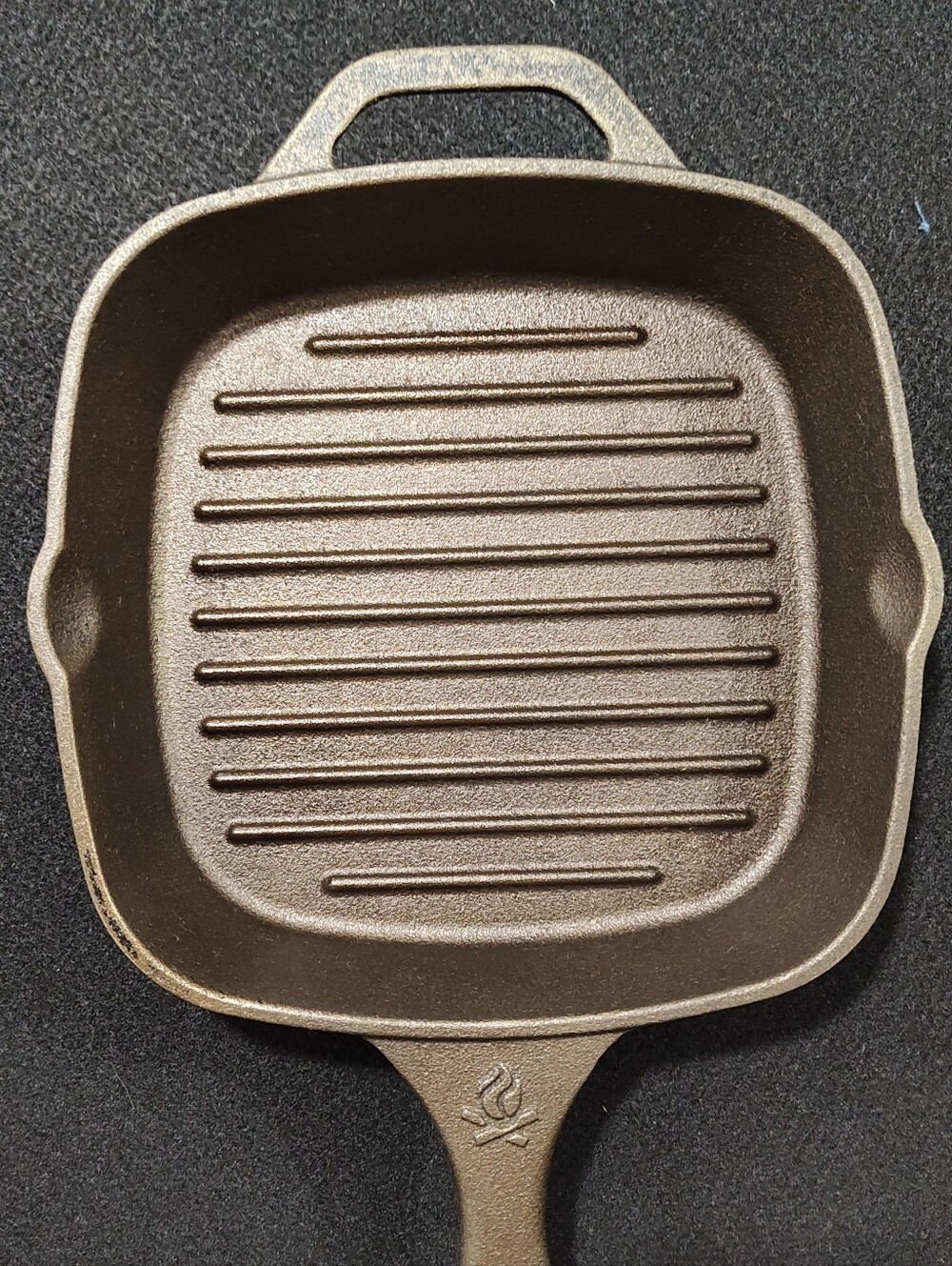 Backcountry Iron Cast Iron 8" Medium Square Grill Pan W/Assist Handle - Seasoned - Picture 3 of 12